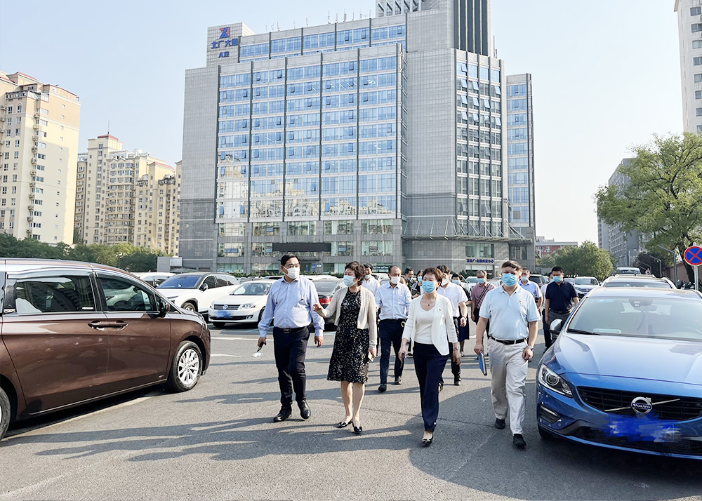 北京電控黨委副書記郝妮帶隊檢查北廣集團園